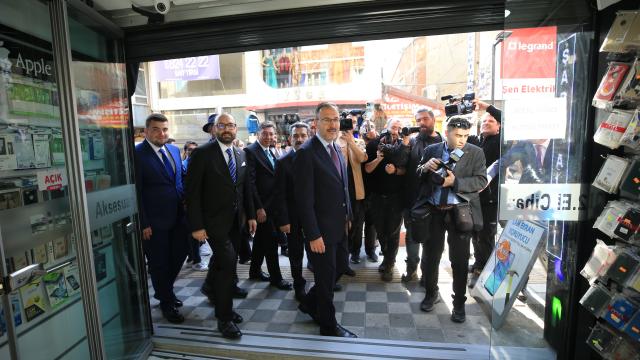 Gençlik ve Spor Bakanı Kasapoğlu, Kırklareli'nde esnaf ziyaretinde bulundu