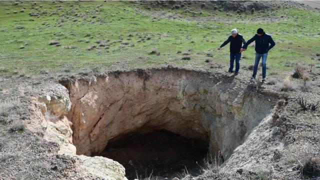 Sivas'ta depremler sonrası obruklar oluştu