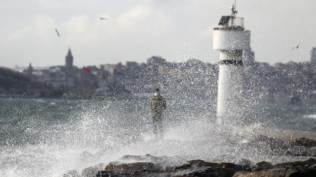 Marmara ve Ege bölgelerinde kuvvetli lodos uyarısı