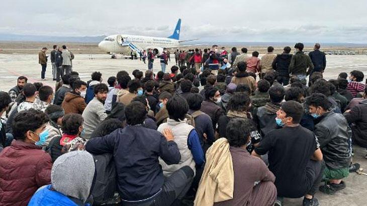 138 Afgan göçmen, uçakla ülkelerine geri gönderildi