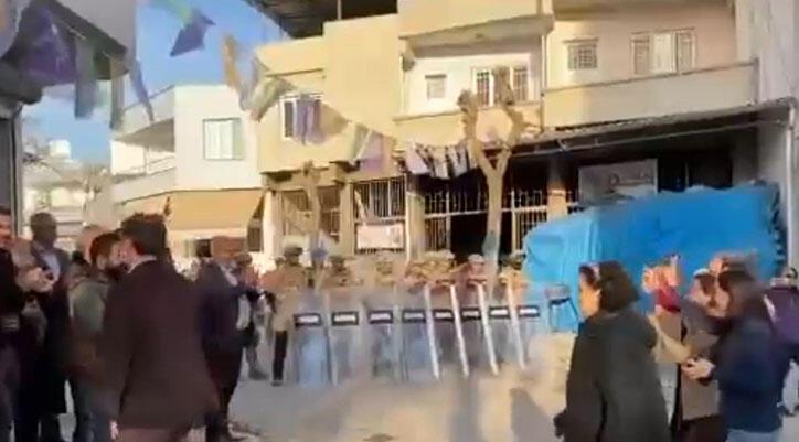 Şanlıurfa'da, seçim ofisi açılışı gerginliği: 12 gözaltı