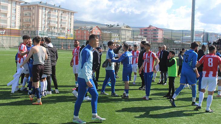 Ardahan'daki play-out maçında ortalık karıştı, müsabaka tatil edildi