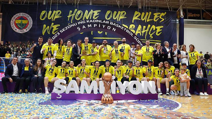 Fenerbahçe Bayan Basketbol Takımı’ndan ikili şampiyonluk