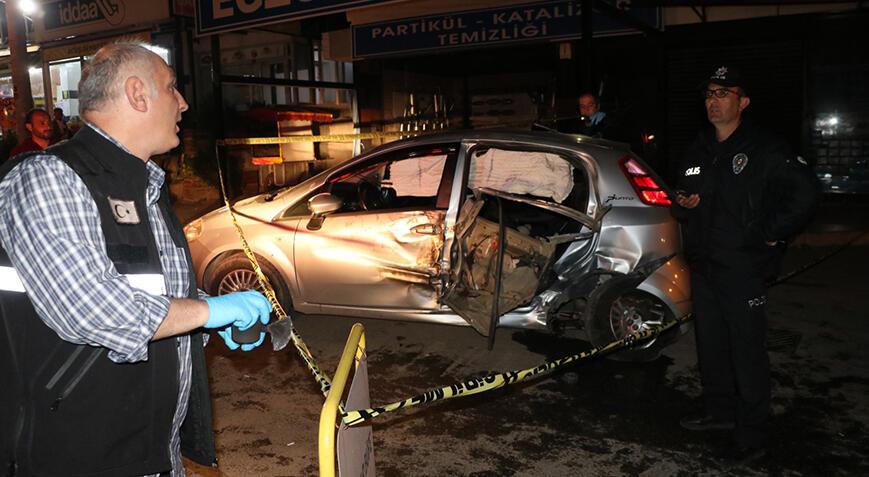 İzmir'de 15 yaşındaki şoförün kullandığı araba park halidendeki TIR'a çarptı: 1 meyyit, 3 yaralı