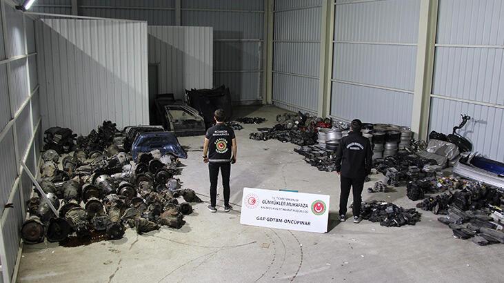 Kilis'te 10 milyon lira bedelinde kaçak araba ile yedek kesimleri ele geçirildi