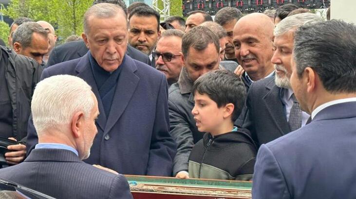 Azerbaycanlı demir ustasından Cumhurbaşkanı Erdoğan’a 'Zafer Kılıcı' ikramı