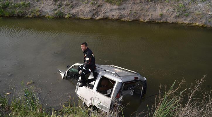 Denetimini kaymeden araba sulama kanalına uçtu: 1 kişi hayatını kaybetti