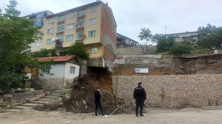 Hafriyat alımı sırasında temeline girilen 2 bina boşaltıldı