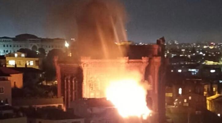 Fatih'te metruk binada yangın! Fener Rum Lisesi'nden müdahale edildi