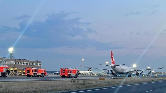 İniş ekipleri kapanmayan THY uçağı Frankfurt'a geri döndü