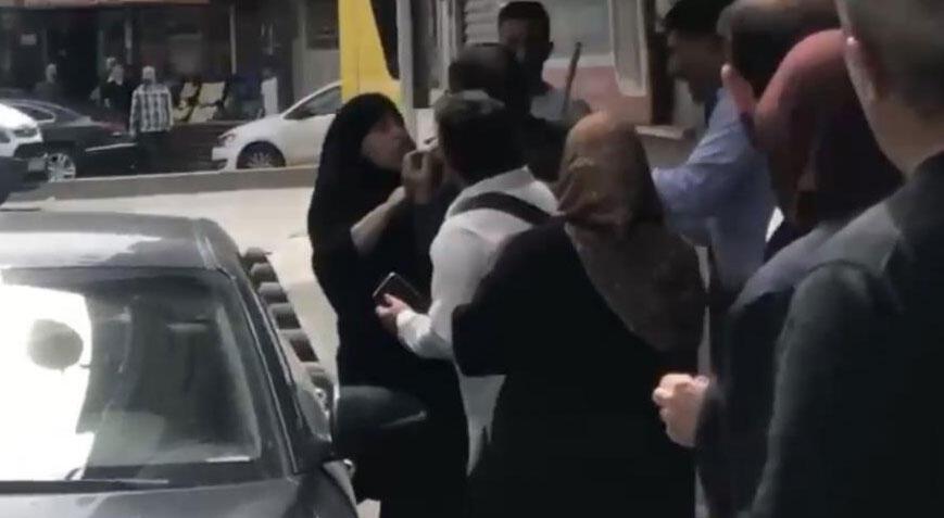 İstanbul’da bıçaklı çöp atma kavgası! Bayan dükkanın camını kırdı