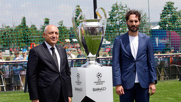 UEFA Şampiyonlar Şenliği'nin açılışı yapıldı! Hamit Altıntop gönlündeki grubu açıkladı