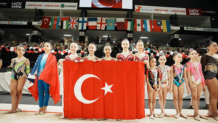 Beşiktaş JK 2’nci Milletlerarası Ritmik Jimnastik Şampiyonası’nın açılış merasimi yapıldı
