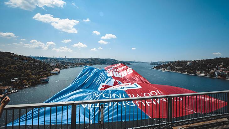 Şampiyon FOMGET’in bayrakları İstanbul Boğazı'na asıldı