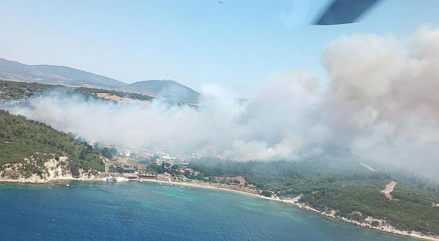 İzmir'in iki ilçesinde orman yangını! Havadan ve karadan müdahalesi sürüyor