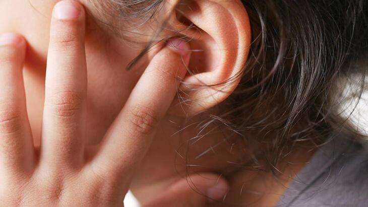 Tekrarlayan orta kulak iltihabı göz gerisi edilirse ne olur?