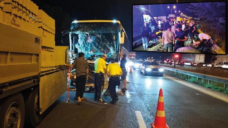 Adana'da zincirleme kaza! 7 araç çarpıştı: 16 yaralı
