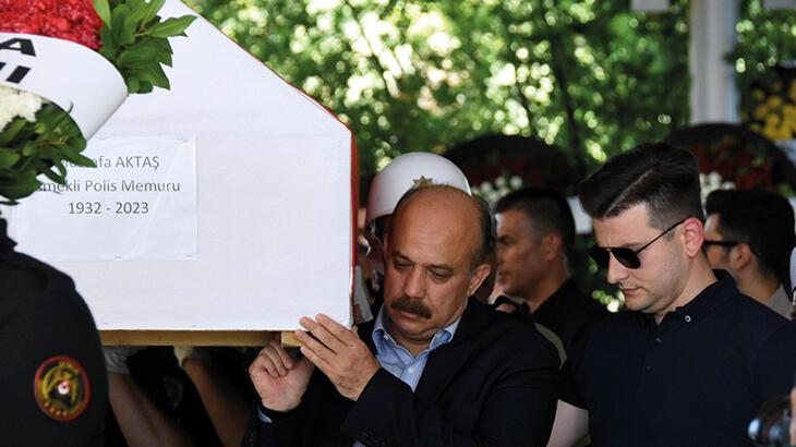 İstanbul Emniyet Müdürü Aktaş’ın babası İzmir’de toprağa verildi